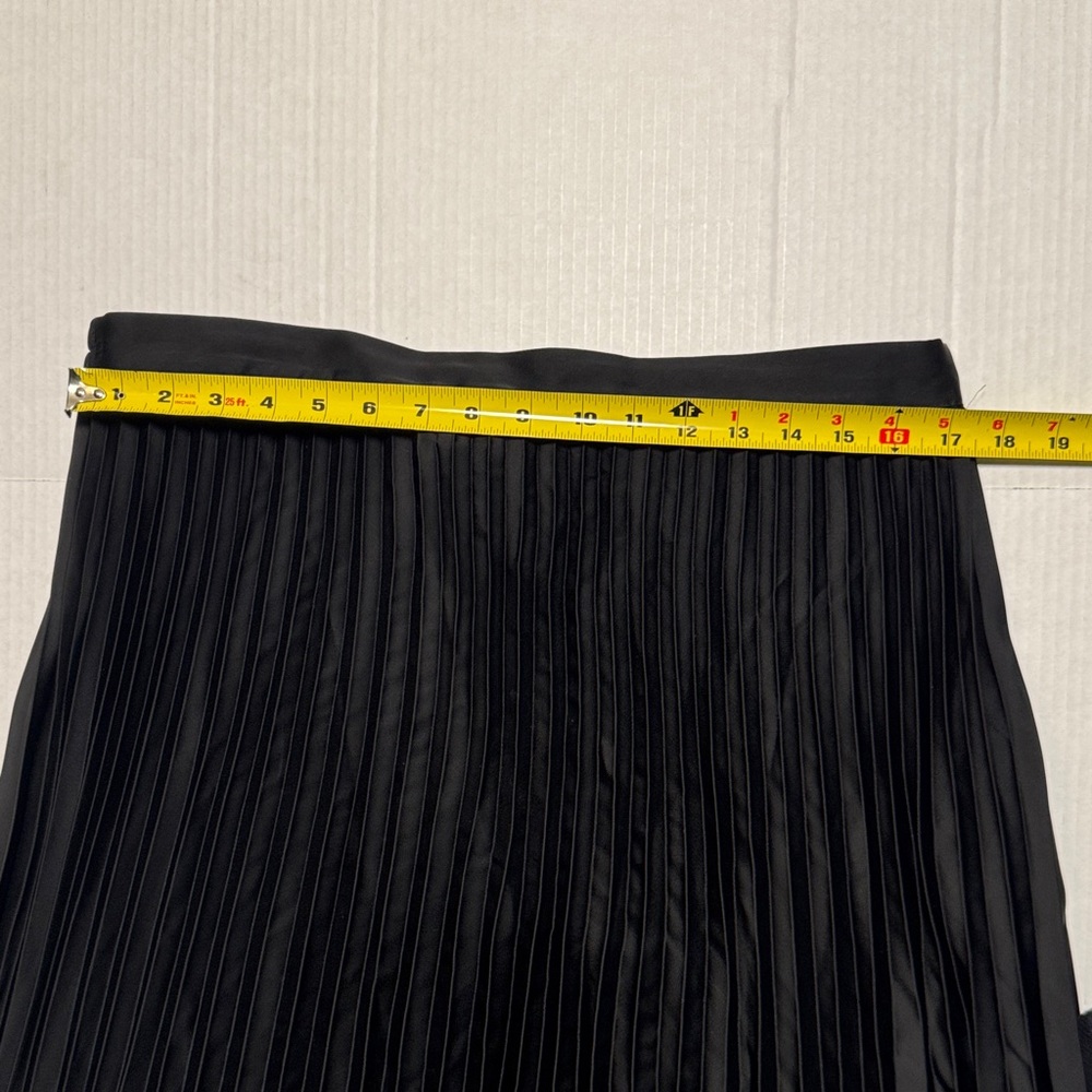 Black Pleated A-Line Midi Skirt - Picture 9 of 15